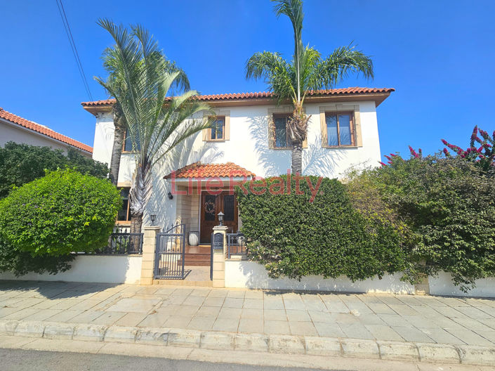 Image No.1-4 Bed House for sale