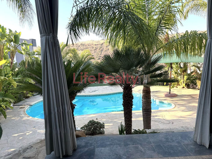 Image No.6-5 Bed House for sale