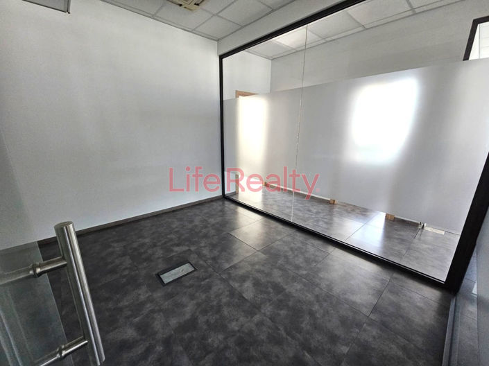 Image No.2-Commercial à vendre à Limassol