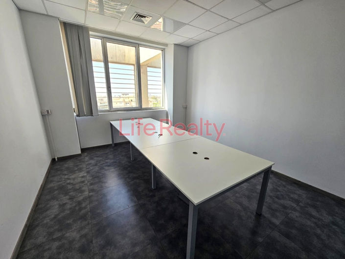 Image No.8-Commercial à vendre à Limassol