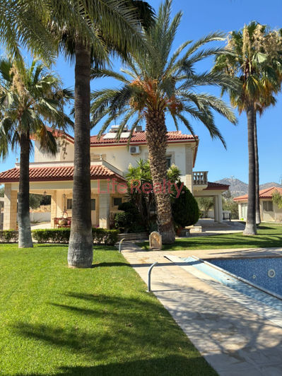 Image No.1-6 Bed House for sale