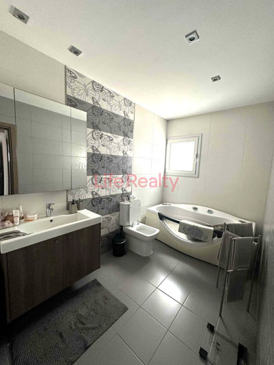 Image No.16-4 Bed House for sale