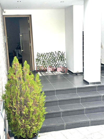 Image No.20-4 Bed House for sale