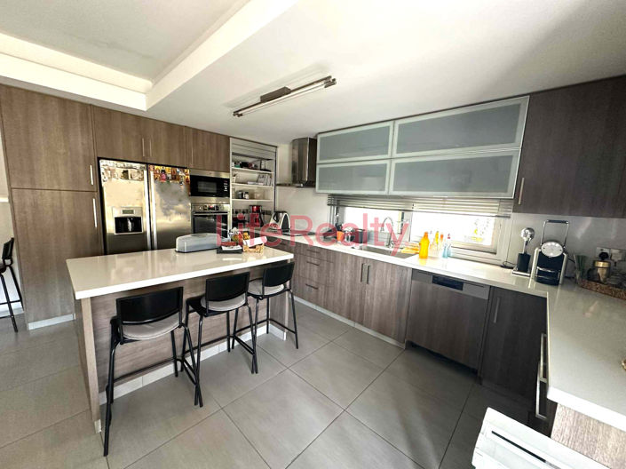 Image No.6-4 Bed House for sale