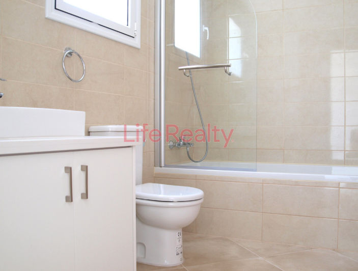 Image No.8-2 Bed House for sale