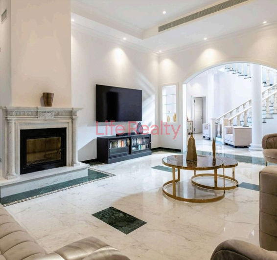 Image No.1-Maison de 6 chambres à vendre à Mouttagiaka