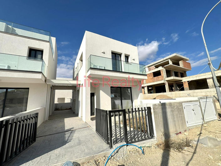 Image No.1-3 Bed House for sale