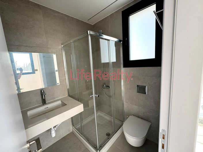 Image No.10-3 Bed House for sale