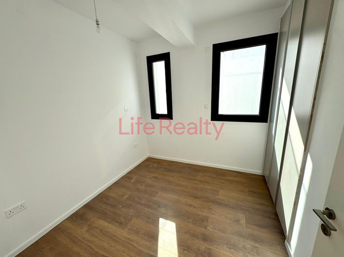 Image No.14-3 Bed House for sale