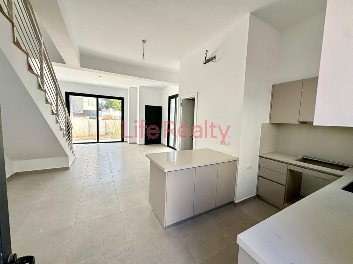 Image No.4-3 Bed House for sale