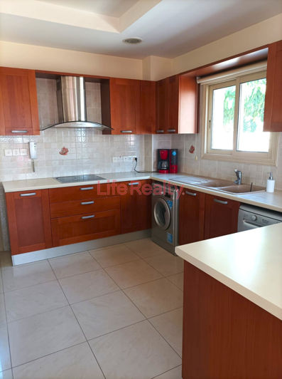 Image No.6-3 Bed House for sale