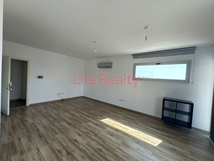 Image No.2-Appartement de 2 chambres à vendre à Agios Athanasios