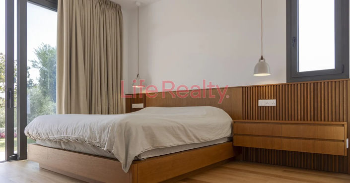 Image No.12-4 Bed House for sale