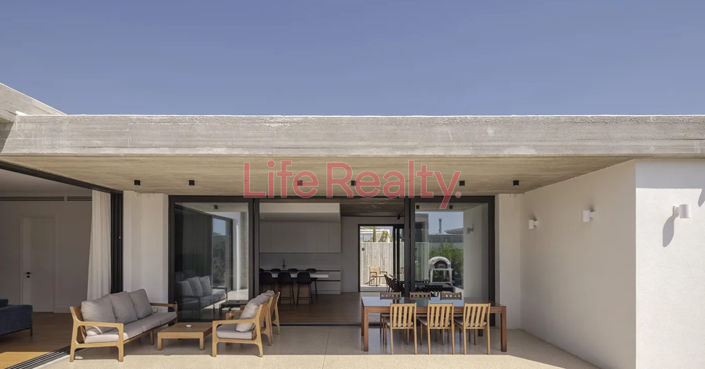 Image No.16-4 Bed House for sale