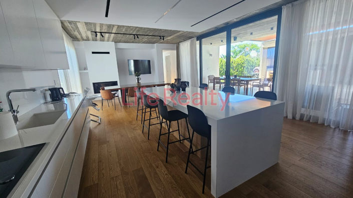 Image No.3-4 Bed House for sale