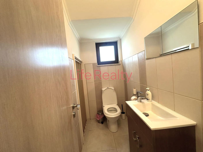 Image No.10-3 Bed House for sale