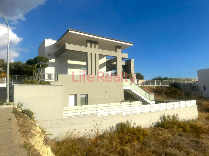 Image No.8-3 Bed House for sale