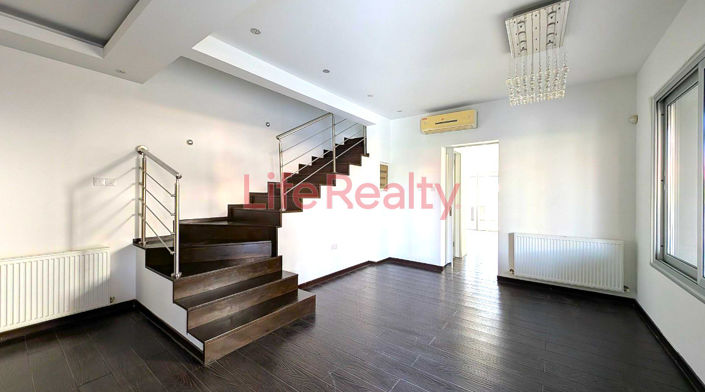 Image No.3-Maison de 5 chambres à vendre à Mesa Geitonia