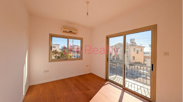 Image No.10-3 Bed House for sale