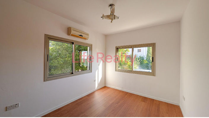 Image No.12-3 Bed House for sale