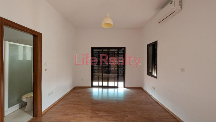 Image No.11-4 Bed House for sale