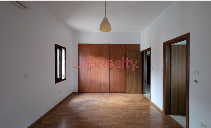 Image No.12-4 Bed House for sale