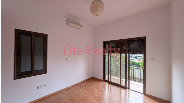 Image No.15-4 Bed House for sale