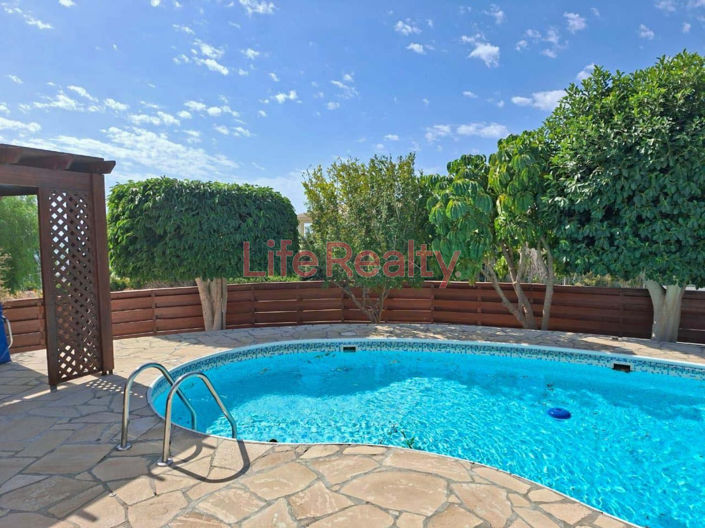 Image No.2-4 Bed House for sale