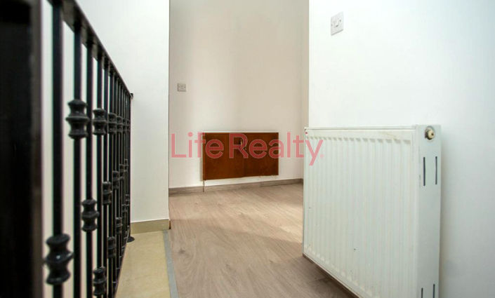 Image No.10-3 Bed House for sale