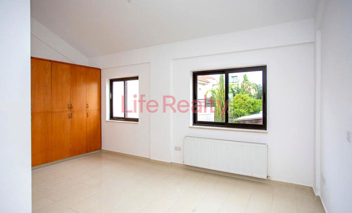 Image No.11-3 Bed House for sale