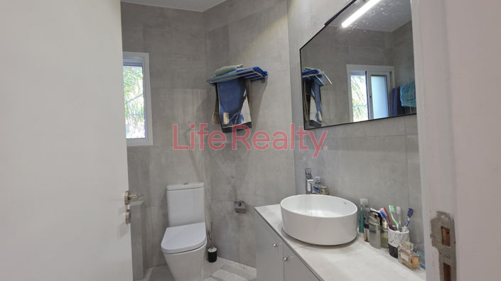 Image No.9-3 Bed House for sale