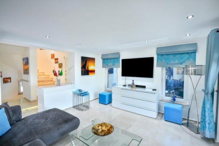 Image No.6-5 Bed Villa for sale