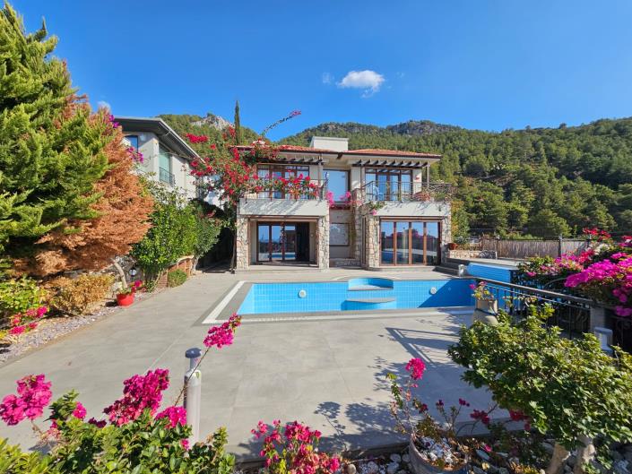 Image No.1-4 Bed Villa for sale