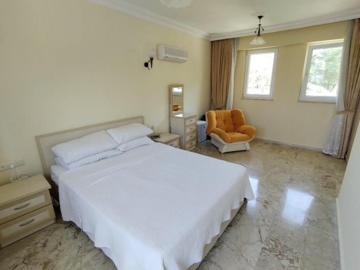 Image No.23-2 Bed Semi-Detached for sale