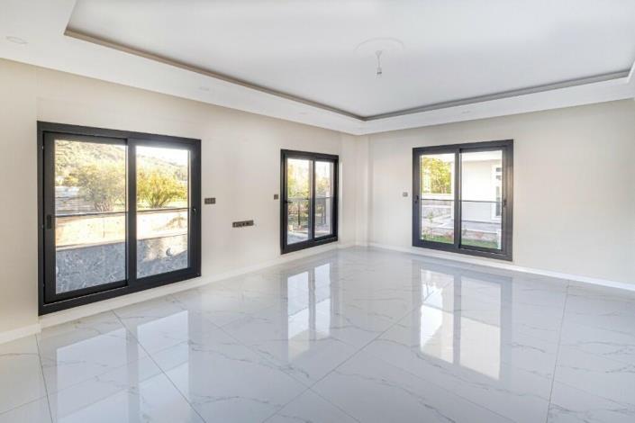 Image No.10-5 Bed Villa for sale