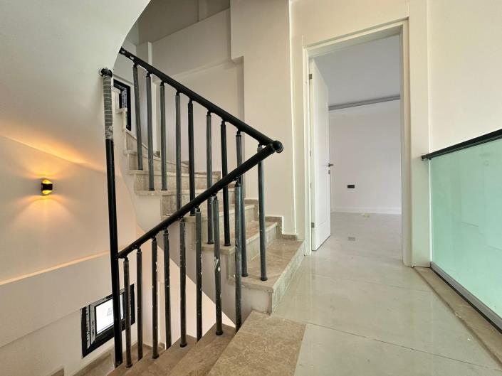 Image No.5-4 Bed Villa for sale