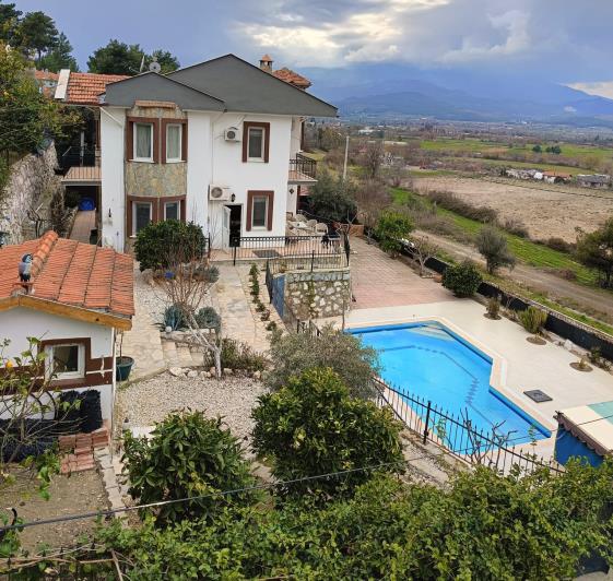 Image No.1-3 Bed Villa / Detached for sale