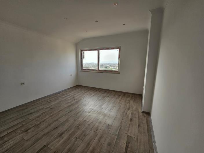 Image No.13-4 Bed Duplex for sale