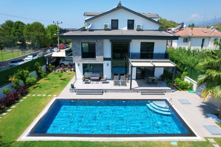Image No.1-4 Bed Villa / Detached for sale