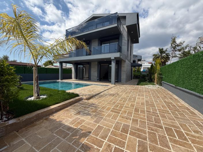 Image No.1-4 Bed Villa / Detached for sale