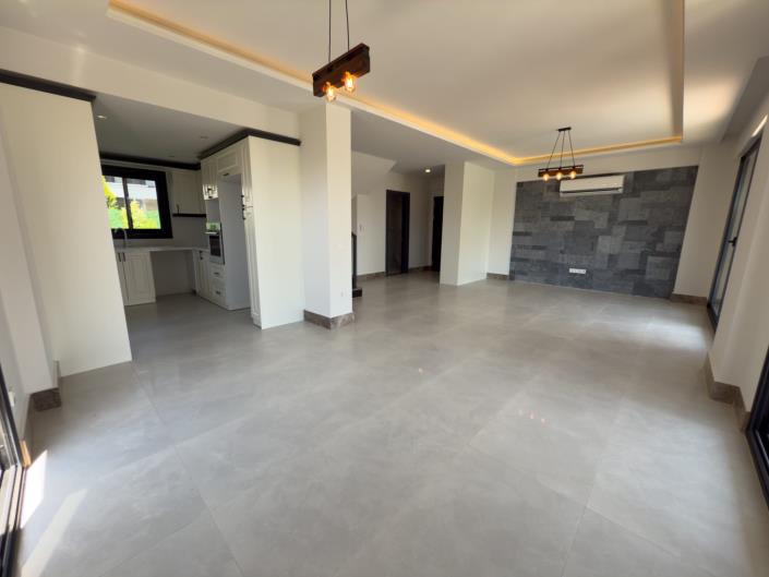 Image No.12-4 Bed Villa / Detached for sale