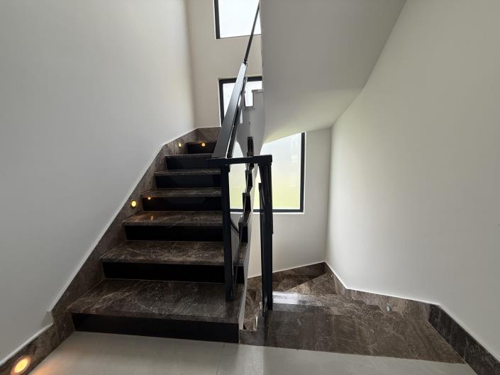 Image No.24-4 Bed Villa / Detached for sale