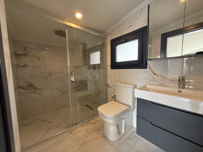 Image No.29-4 Bed Villa / Detached for sale