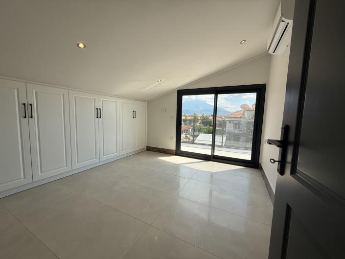 Image No.30-4 Bed Villa / Detached for sale