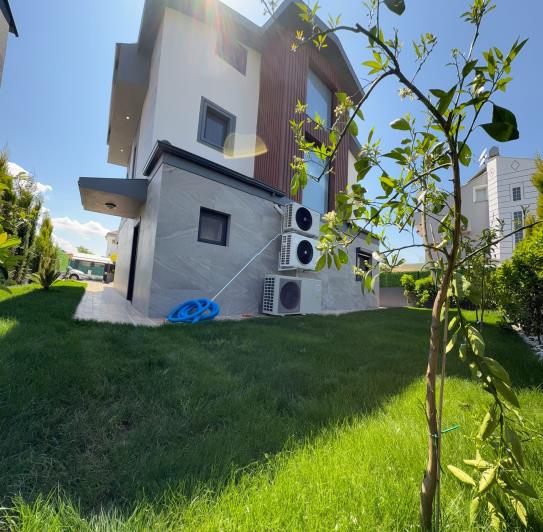 Image No.37-4 Bed Villa / Detached for sale