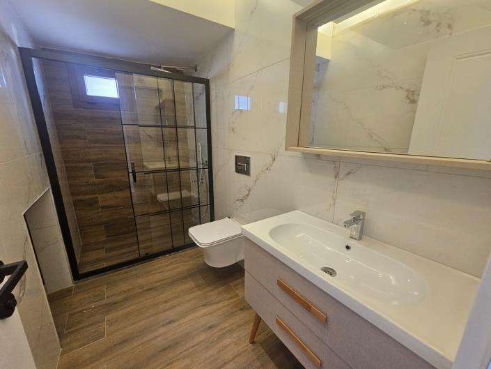 Image No.8-3 Bed Duplex for sale