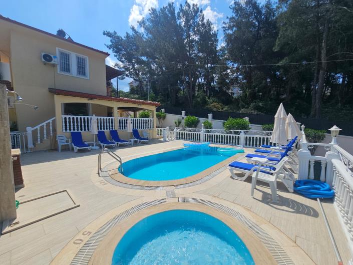 Image No.1-4 Bed Villa / Detached for sale