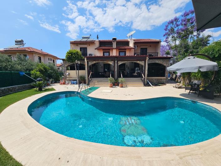 Image No.1-4 Bed Villa / Detached for sale
