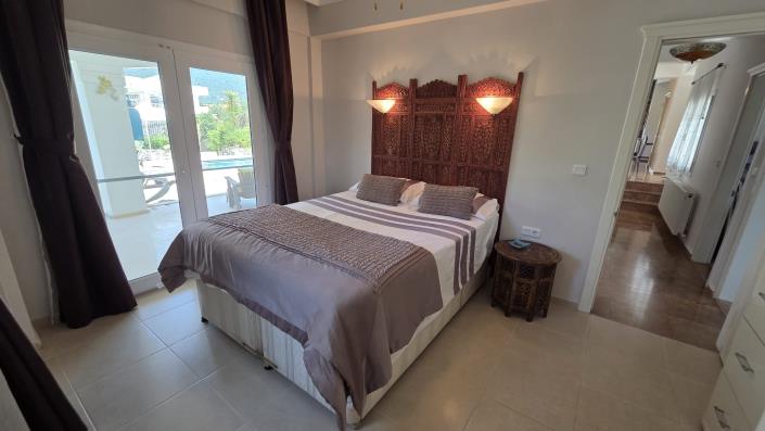 Image No.22-4 Bed Villa / Detached for sale