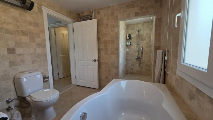 Image No.36-4 Bed Villa / Detached for sale